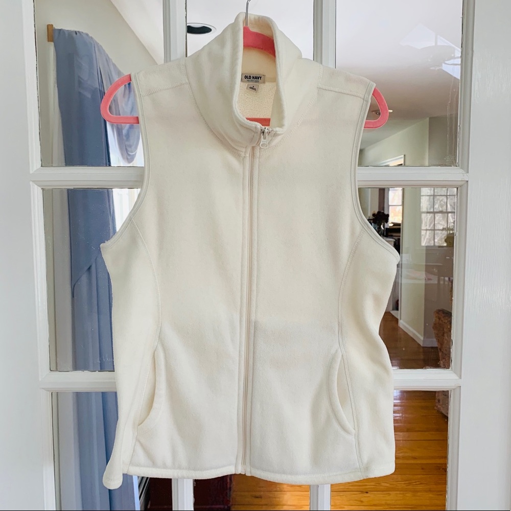 Old Navy Fleece Vest perfect condition! Size L 🌷